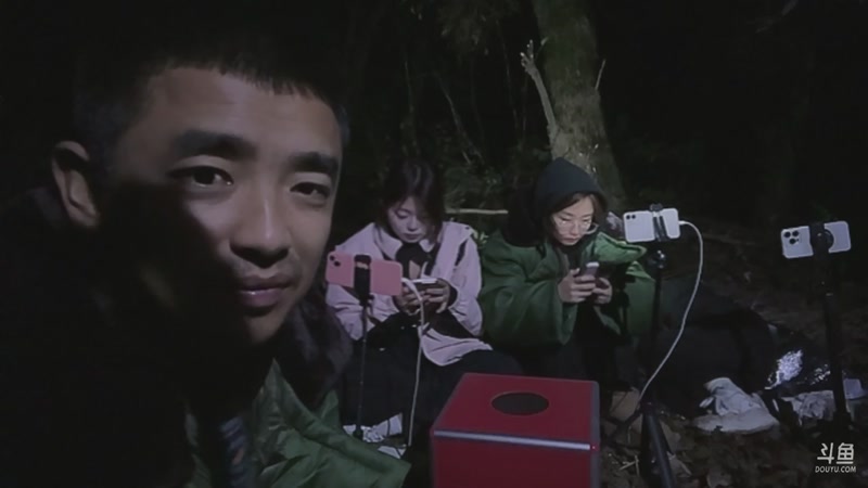 【2025-11-04 20点场】主播阿郎：荒野求生Day1-生火失败挨饿