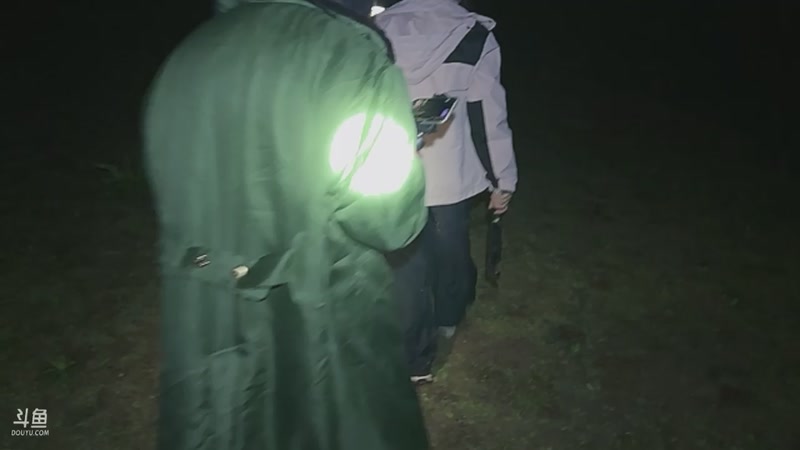 【2025-11-04 22点场】主播阿郎：荒野求生Day1-生火失败挨饿