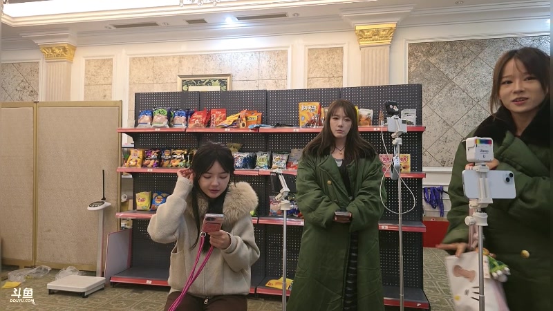 【2025-11-05 18点场】一条小团团OvO：【二台黑皮】恭喜大哥大双60级粉丝牌！