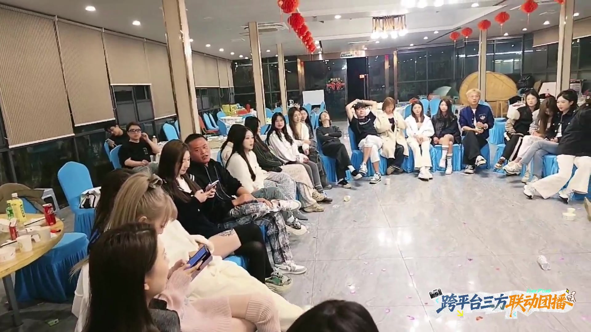 【2025-11-06 20点场】南波儿大魔王丶：家族团播：跨平台三方联动第三天！