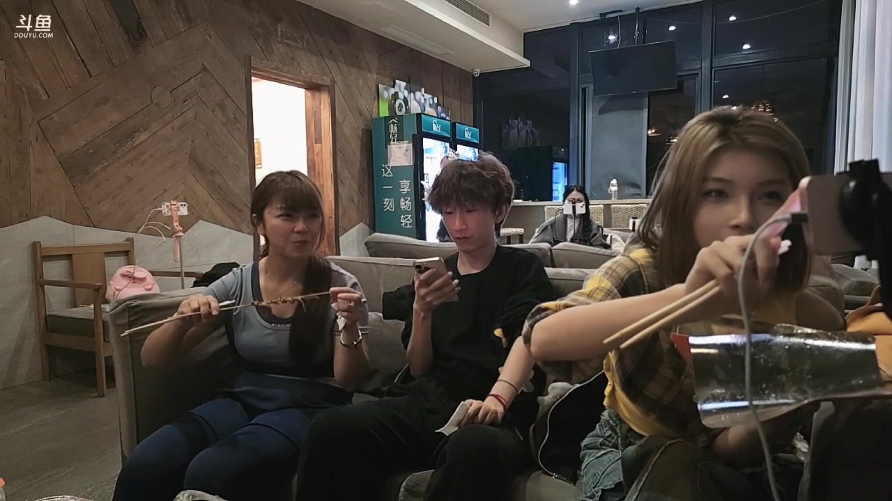 【2025-11-06 02点场】叶子户外：衢州，参加224团播