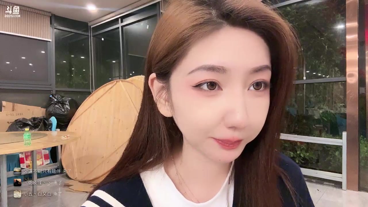 【2025-11-06 23点场】潇潇超哇噻：绍兴跨平台户外 来咯