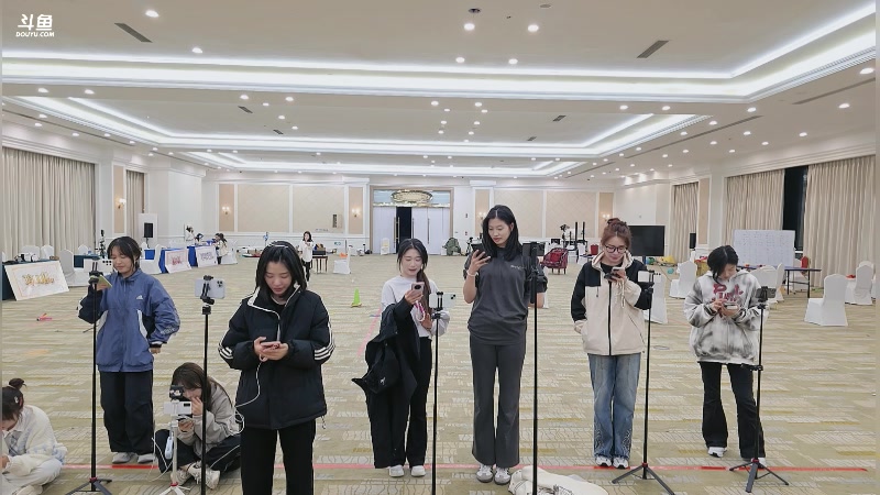 【2025-11-07 00点场】一条小团团OvO：【二台黑皮】恭喜大哥大双60级粉丝牌！