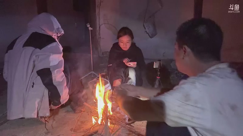 【2025-11-08 02点场】主播阿郎：荒野求生Day5-剩余2人