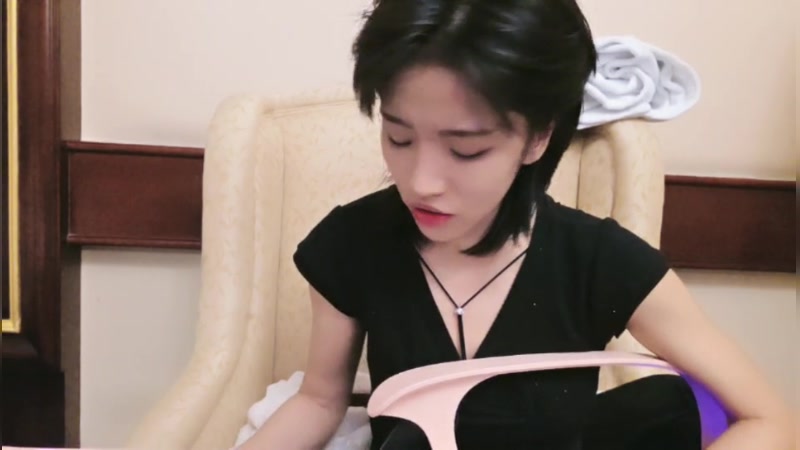 【2025-11-7 4点场】唐6儿:【小奶团】不舒服&nbsp;先下播了今天