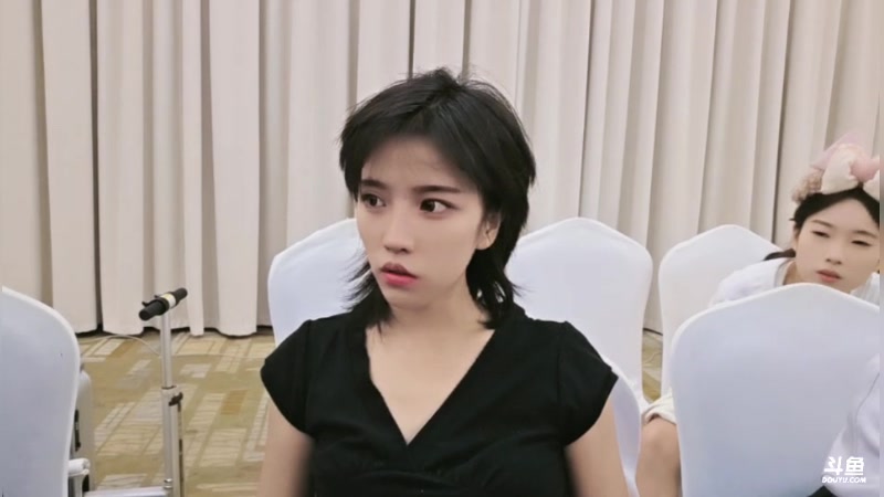 【2025-11-6 21点场】唐6儿:【小奶团】不舒服&nbsp;先下播了今天