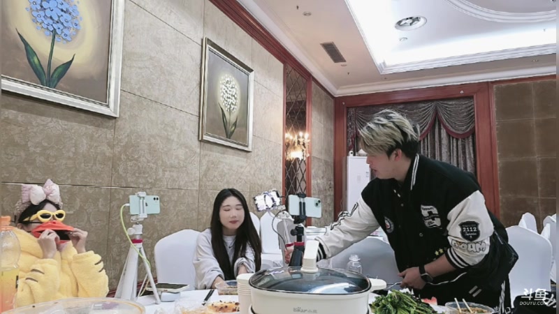 【2025-11-6 19点场】唐6儿:【小奶团】不舒服&nbsp;先下播了今天