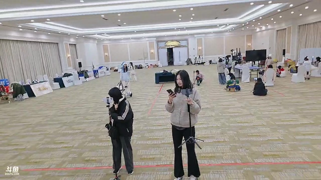 【2025-11-08 00点场】一条小团团OvO：【二台黑皮】恭喜大哥大双60级粉丝牌！