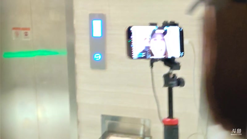 【2025-11-10 17点场】午夜抹抹茶：团播第一天，小茶严选