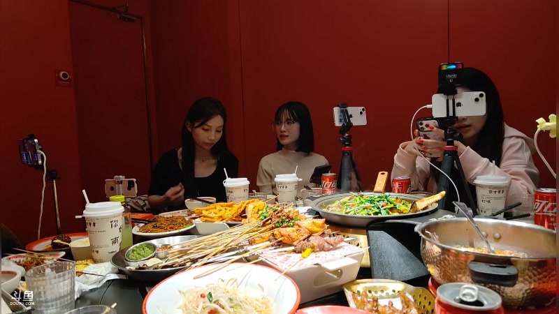 【2025-11-10 23点场】午夜抹抹茶：团播第一天，小茶严选