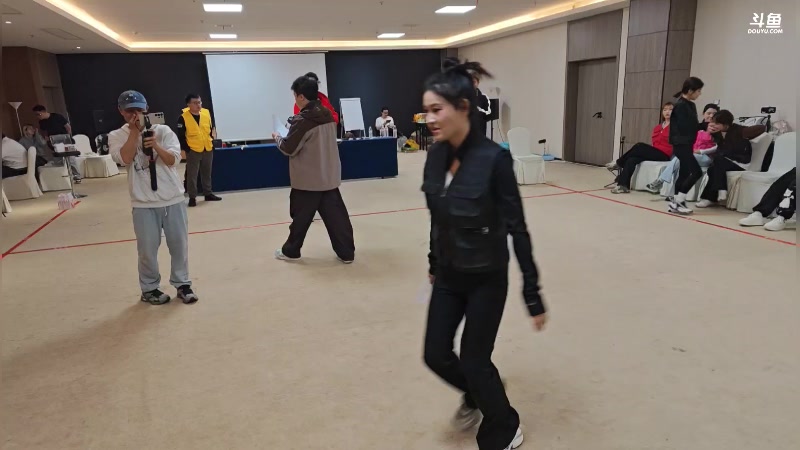 【2025-11-11 15点场】午夜抹抹茶：团播第二天，小茶严选