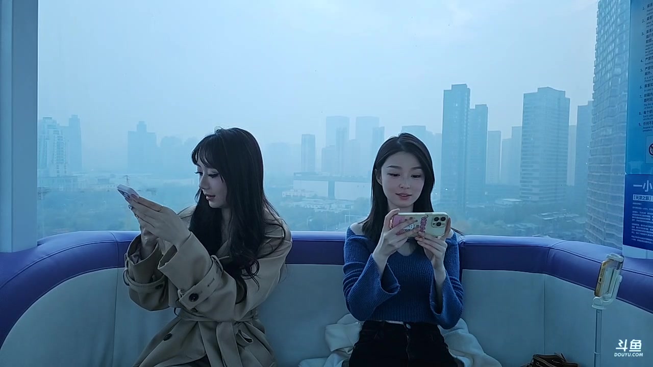 【2025-11-12 16点场】黑欢喜：带两个小女朋友在天津玩玩【4倍亲密】