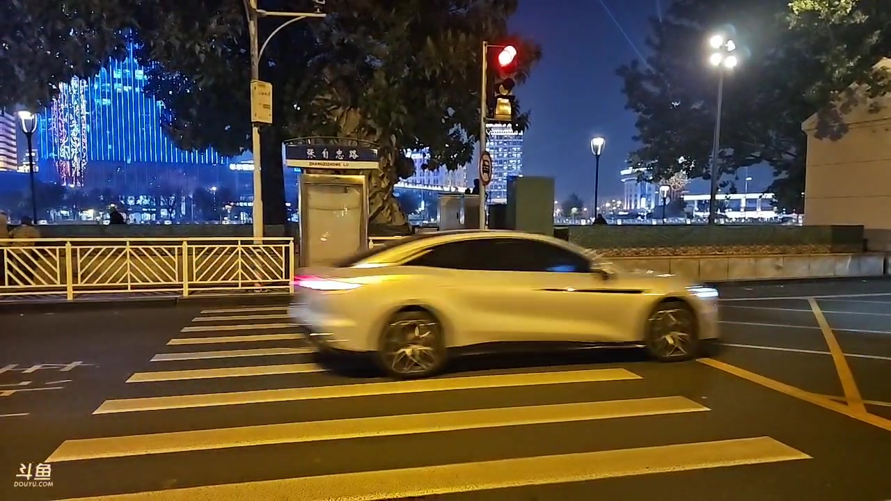 【2025-11-12 18点场】黑欢喜：带两个小女朋友在天津玩玩【4倍亲密】