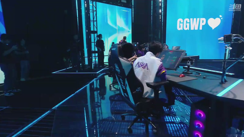 【2025-11-12 19点场】无畏契约赛事：无畏契约进化者杯-终幕