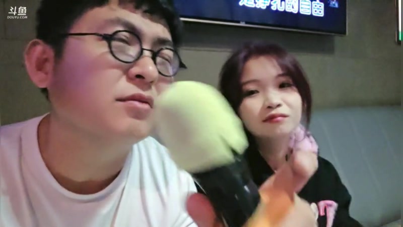 【2025-11-14 01点场】火力堂主：西安到处都是人！