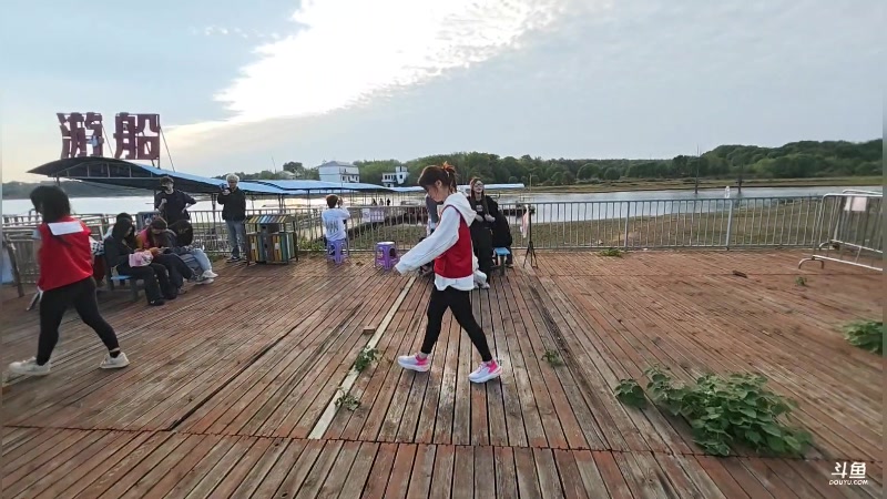 【2025-11-14 15点场】午夜抹抹茶：团播第五天，蛤蟆落地