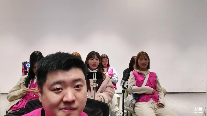 【2025-11-15 20点场】谢彬DD：喂,在吗?进来看Show了.