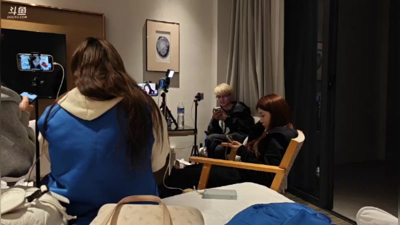 【2025-11-15 19点场】霸气虚幻哥1991：去户外了！73965