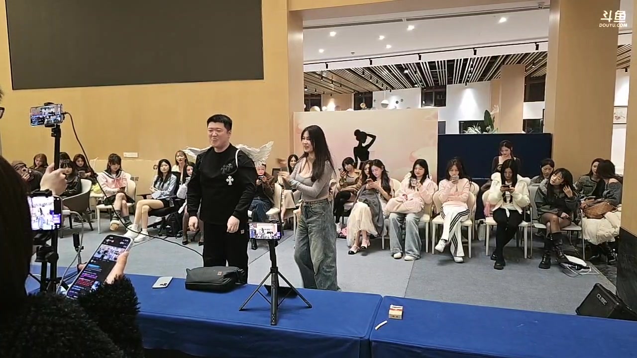 【2025-11-14 21点场】王大谋119：《奶团》见阿飞的第一天