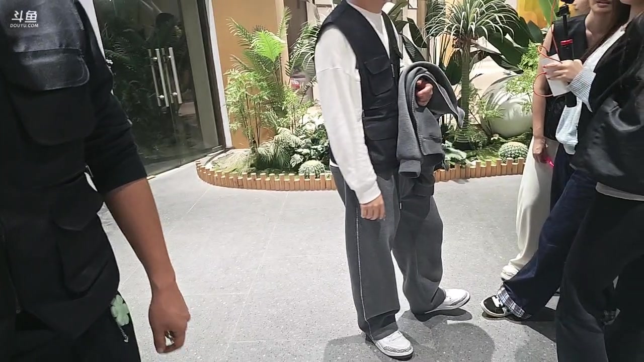 【2025-11-16 21点场】王大谋119：《奶团》见阿飞的第一天