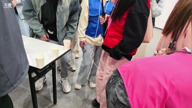 【2025-11-16 20点场】谢彬DD：喂,在吗?进来看Show了.