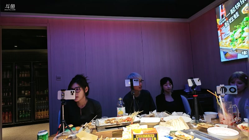 【2025-11-16 02点场】霸气虚幻哥1991：去户外了！73965