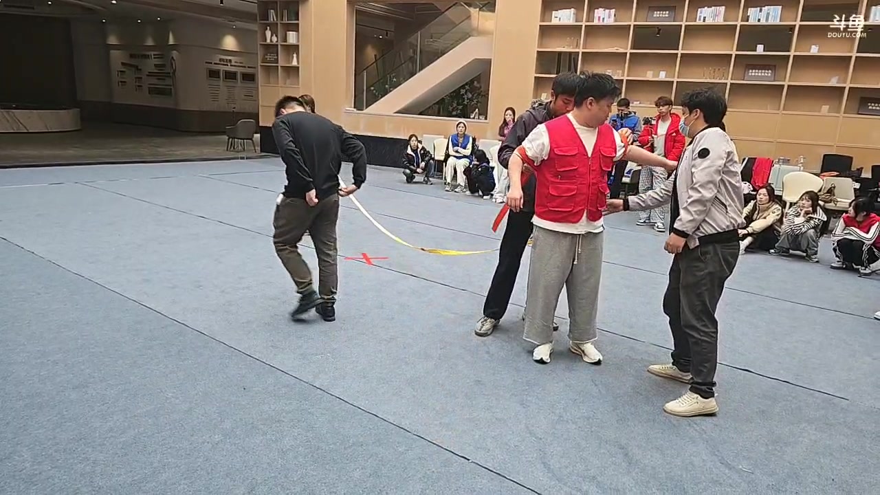 【2025-11-17 13点场】王大谋119：《奶团》和阿飞同居的第一天