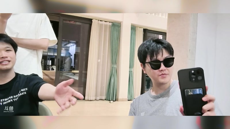 【2025-11-17 18点场】DL丶拖米：男人最加分的项目是身高！！