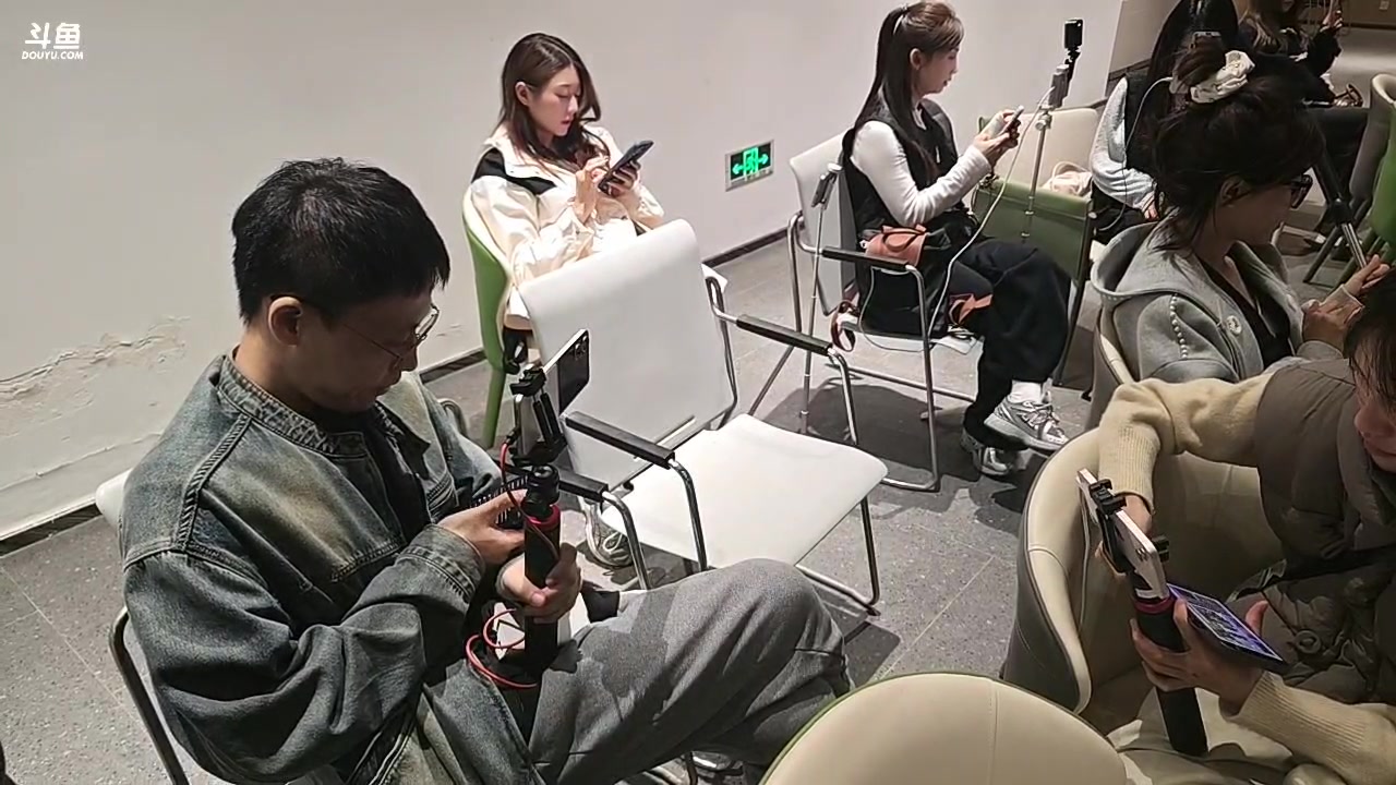 【2025-11-16 23点场】王大谋119：《奶团》见阿飞的第一天