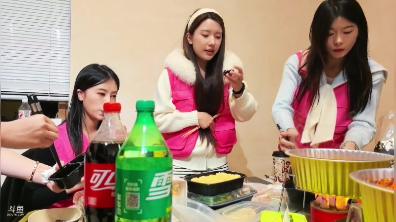 【2025-11-17 00点场】谢彬DD：喂,在吗?进来看Show了.