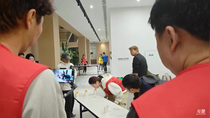 【2025-11-16 22点场】午夜抹抹茶：团播正式day2,大飞午无敌