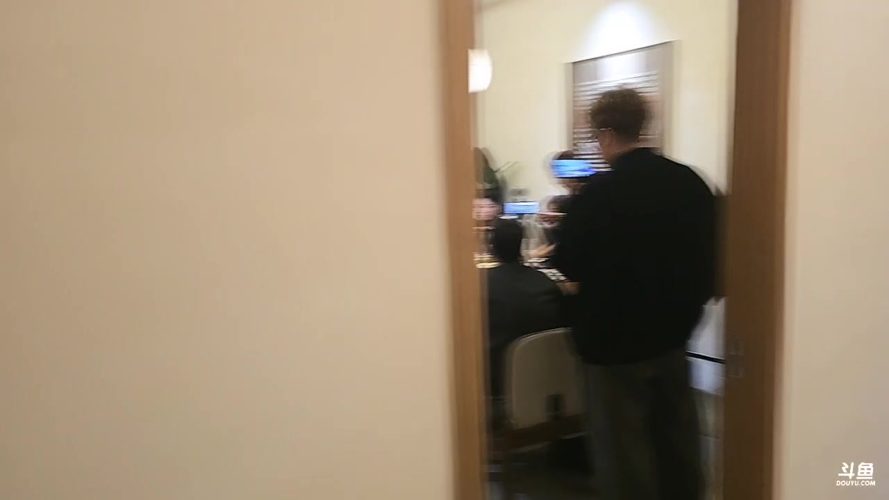 【2025-11-17 17点场】王大谋119：《奶团》和阿飞同居的第一天