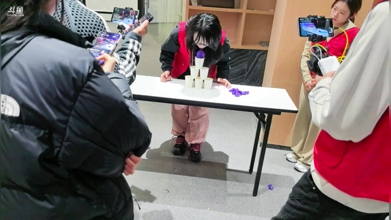 【2025-11-16 22点场】谢彬DD：喂,在吗?进来看Show了.