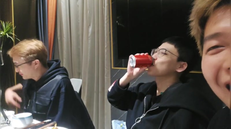 【2025-11-18 20点场】王大谋119：《奶团》和阿飞同居的第一天