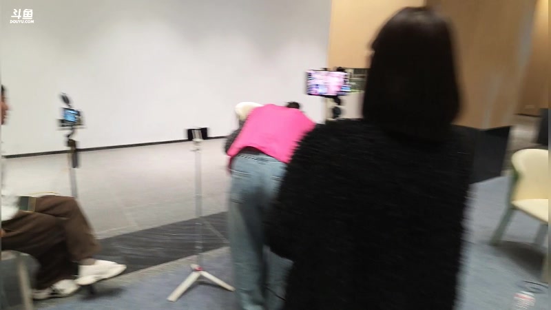 【2025-11-18 00点场】谢彬DD：喂,在吗?进来看Show了.