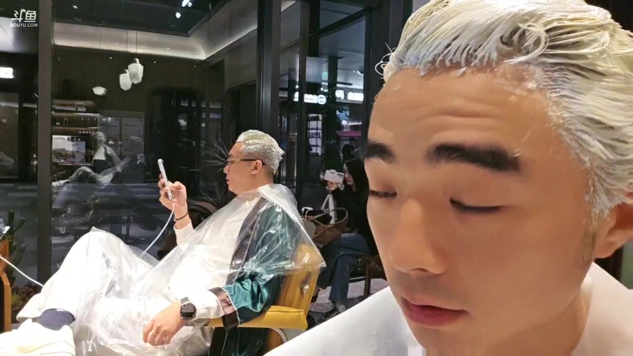 【2025-11-19 19点场】小鱼小鱼吃虾米：好好直播 努力工作