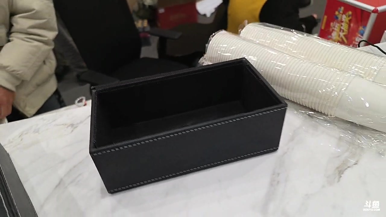 【2025-11-19 19点场】谢彬DD：喂,在吗?进来看Show了.