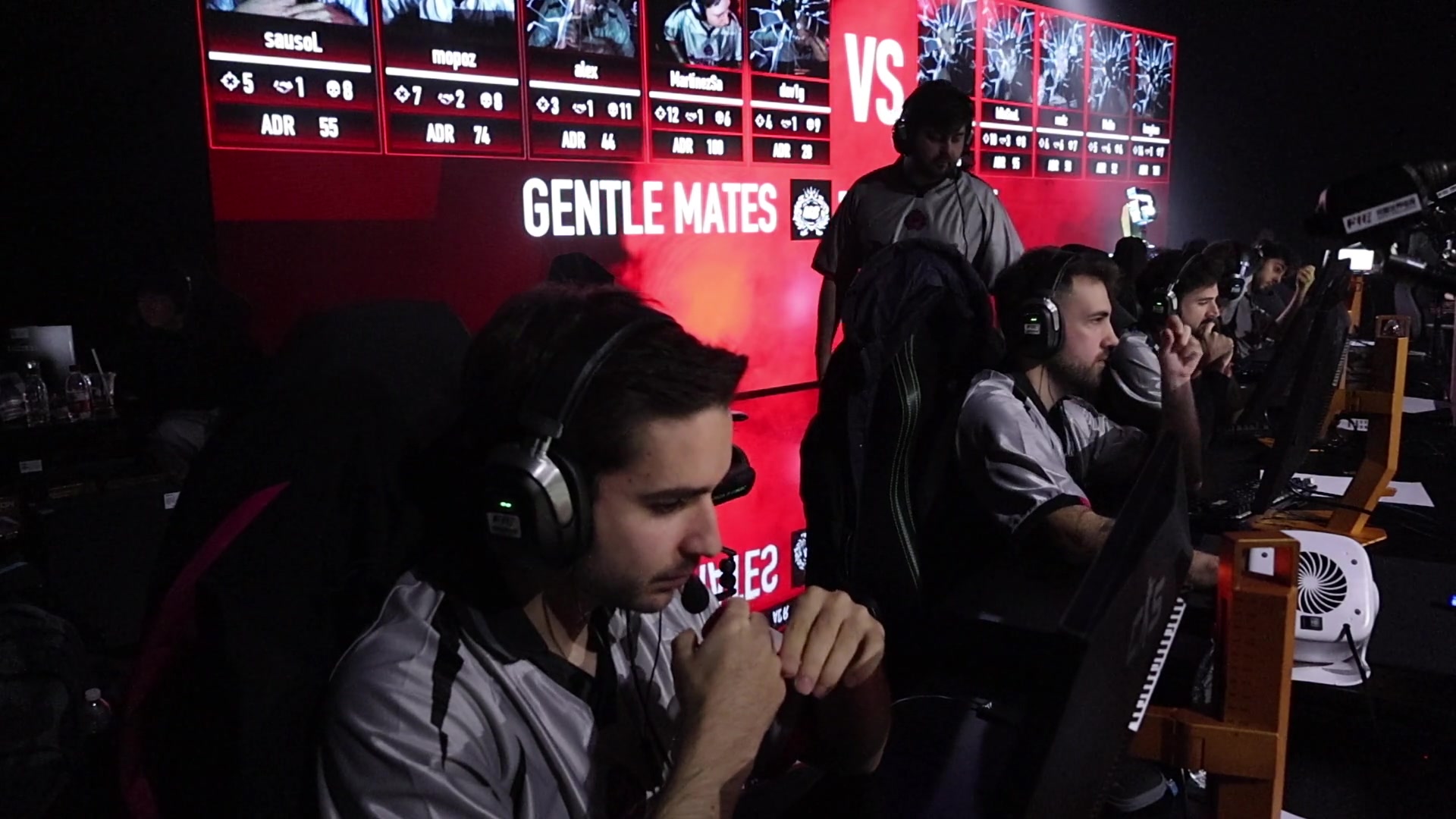 【2025-11-19 13点场】完美世界电竞频道：【重播】PWC-S2八强正赛