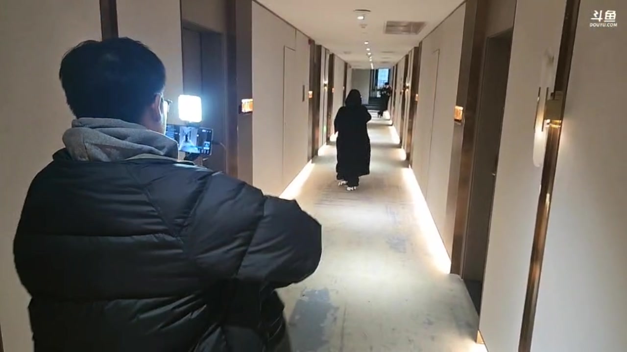 【2025-11-19 19点场】王大谋119：《奶团》和阿飞亲吻的第一天