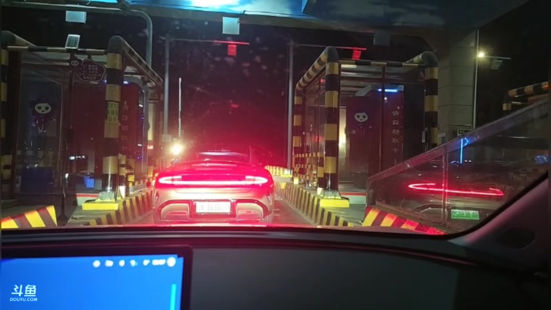 【2025-11-19 02点场】王大谋119：《奶团》和阿飞亲吻的第一天