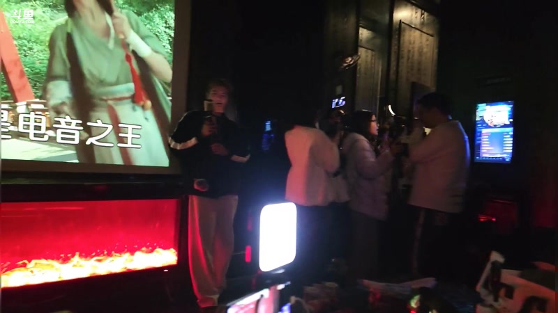 【2025-11-19 01点场】谢彬DD：喂,在吗?进来看Show了.