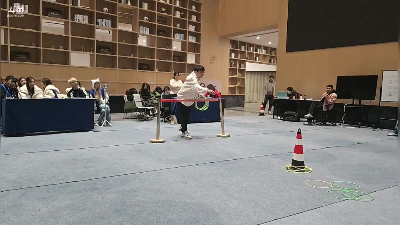 【2025-11-19 21点场】王大谋119：《奶团》和阿飞亲吻的第一天