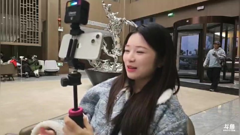 【2025-11-20 17点场】王大谋119：《奶团》和阿飞亲吻的第二天