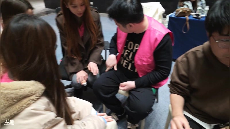 【2025-11-20 20点场】谢彬DD：喂,在吗?进来看Show了.