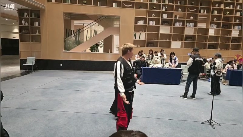 【2025-11-19 23点场】王大谋119：《奶团》和阿飞亲吻的第一天