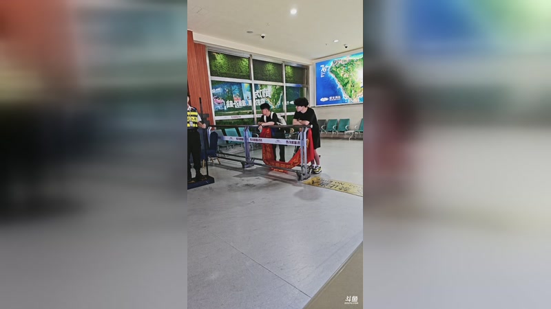 【2025-11-17 16点场】特特zzz:接机几个小师哥