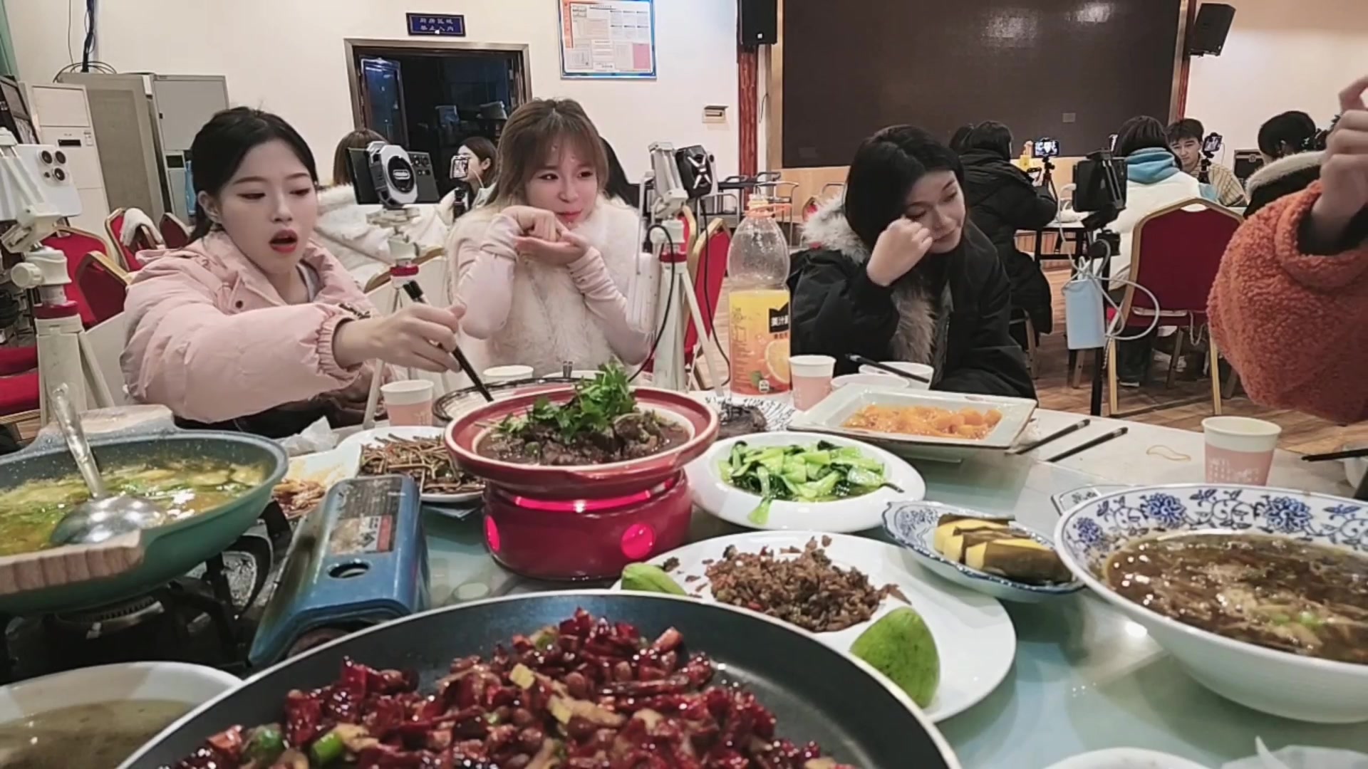 【2025-11-20 18点场】叶子户外：12580团播（成都站）s4