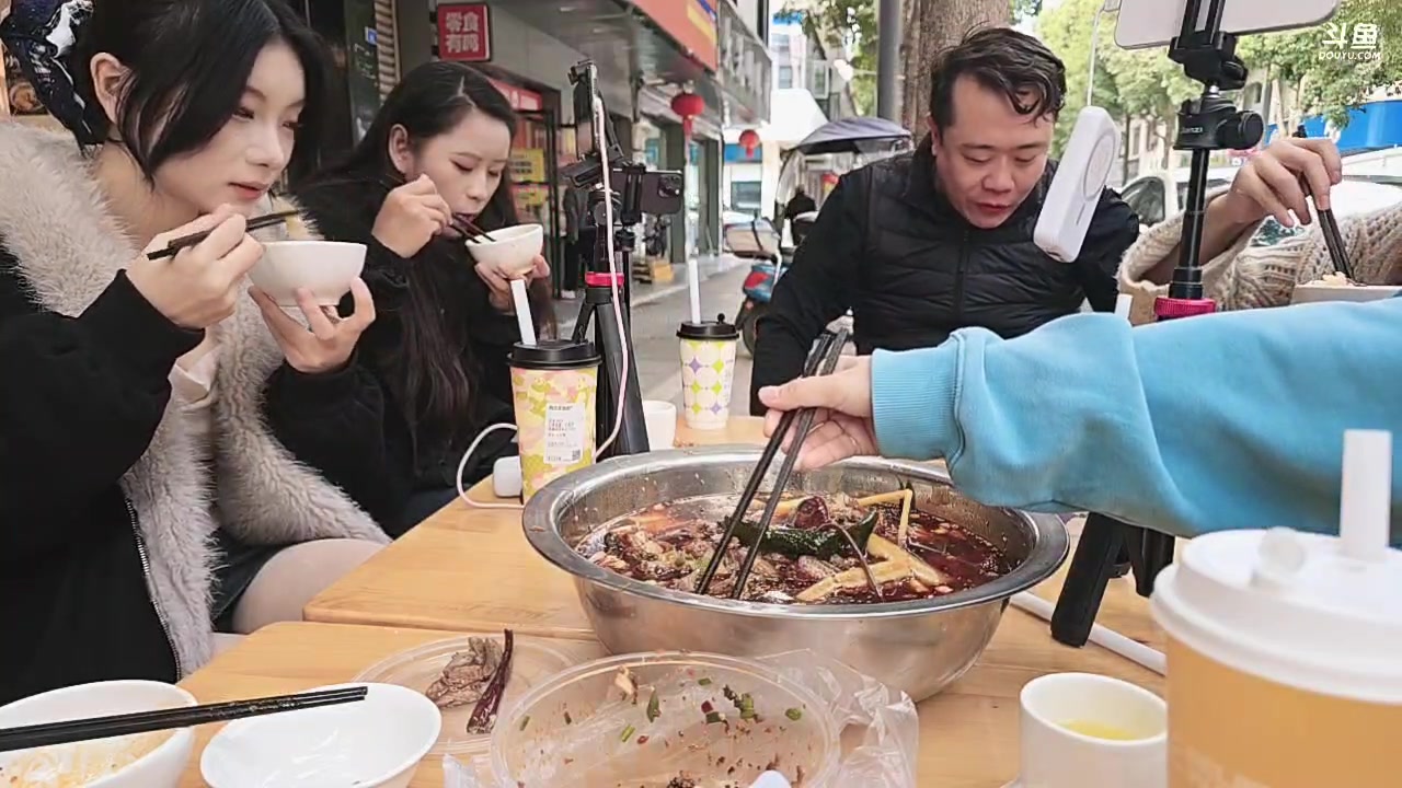 【2025-11-20 12点场】叶子户外：12580团播（成都站）s4