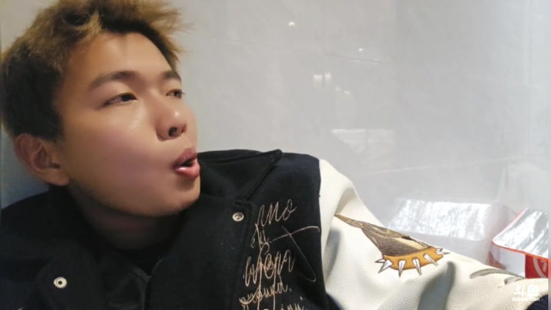 【2025-11-21 01点场】王大谋119：《奶团》和阿飞亲吻的第二天