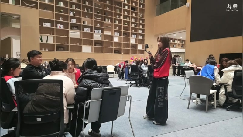 【2025-11-20 21点场】王大谋119：《奶团》和阿飞亲吻的第二天